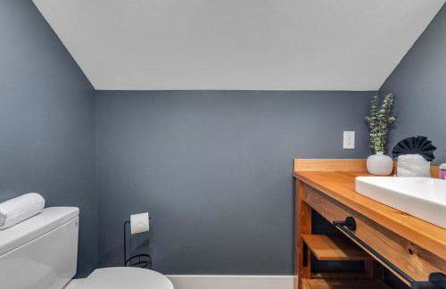 Sunny 3BR Retreat Near Everett Waterfront - Photo 11