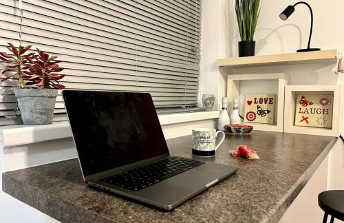 J&J stays 5 bedroom detached house in Peterborough with parking - Photo 53