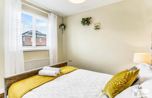 Spacious Whitwick Stay 3-Story House - Photo 4