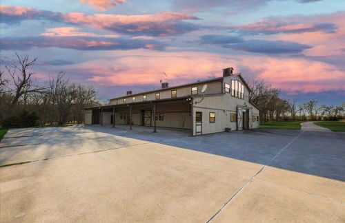 Spacious Ranch Style Home w Cinema Room - Foto 46