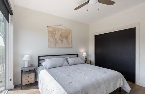 New Modern Townhome With Rooftop Patio 2 Bedroom Townhouse by RedAwning - Foto 34