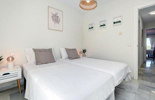 La Cala gorgeous 2 bedroom apartment with stunning gardens, pools and sea views - Photo 51