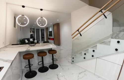 Maison neuve et contemporaine, alliant modernité et situation stratégique à 12km de Paris et 8km de Versailles - Photo 5