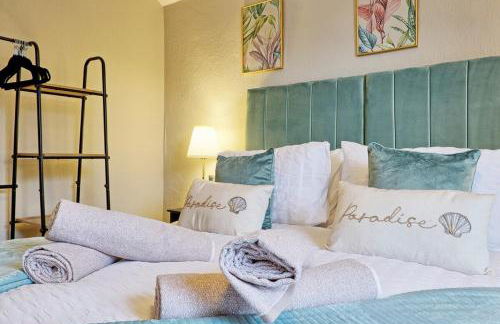 Large 5-Bedroom Home, Perfect for Long Stays & Team Accommodation - Foto 21