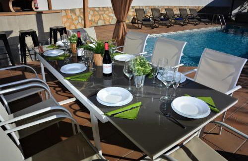 Villa Lluna Sitges 15 minutes drive from Sitges Swimming pool XXL 16 people - Foto 4