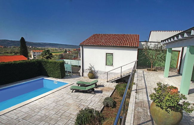 Spacious Villa with a Swimming Pool - Foto 11