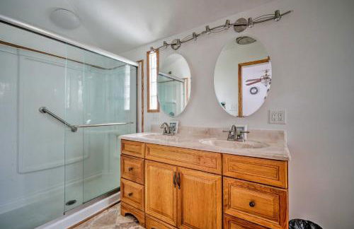 Lakefront Geneva Vacation Rental - Walk to Strip! - Foto 9