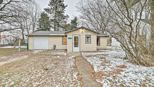 Quaint Frederic Home Ski, Boat and Hike Nearby - Foto 2