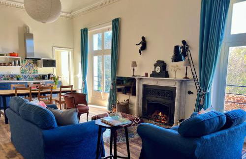 Artist's Studio - Photo 11