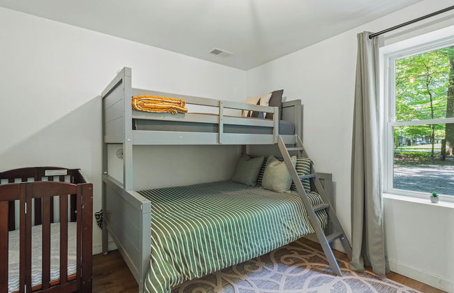 Lake Daze by Avantstay Lakefront w/ Modern Interior, Enclosed Porch & Hot Tub - Foto 41