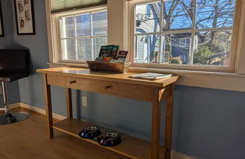 Back Alley Apartment, walk Downtown and Duke - Photo 15