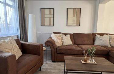 3 Double Beds Links to M6 & M5 - Foto 10