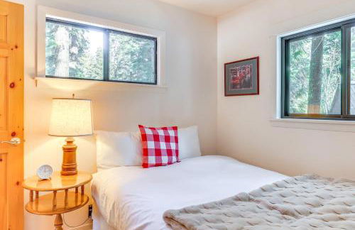 Less Than 2 Blocks to Lake Tahoe Family Home Near Skiing - Foto 13