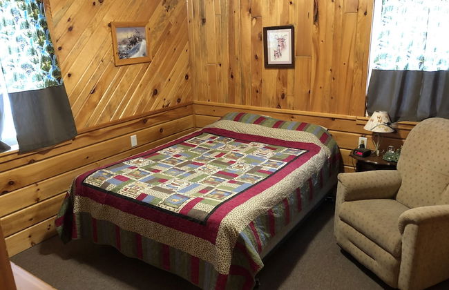 Sunset Pines Resort - Photo 3