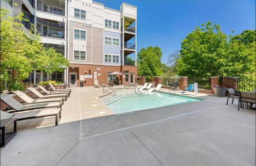 Stylish 1BR Uptown Apartment - Photo 11