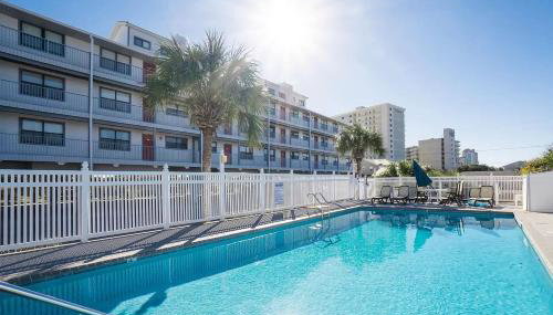 Cozy Coastal Getaway with Pool Access & Short 5-min Walk to Beach - Foto 5