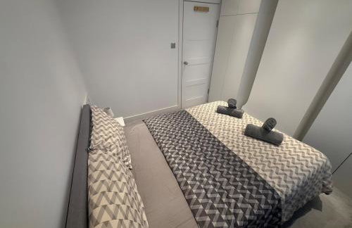 Luxury 4 Bedroom House in Harrow with Free Parking - Foto 28