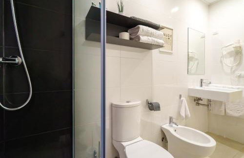 Valencia Home - Photo 10