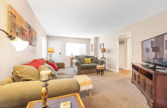 Longer Stay for Travelers Blocks from Hospital and Downtown Security Gates - Foto 27