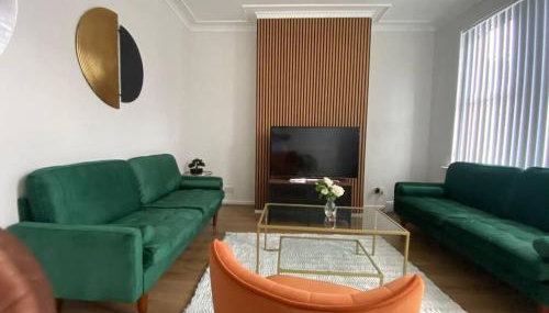 3-Bed House Near M1 & Meadowhall with Free Parking - Foto 2