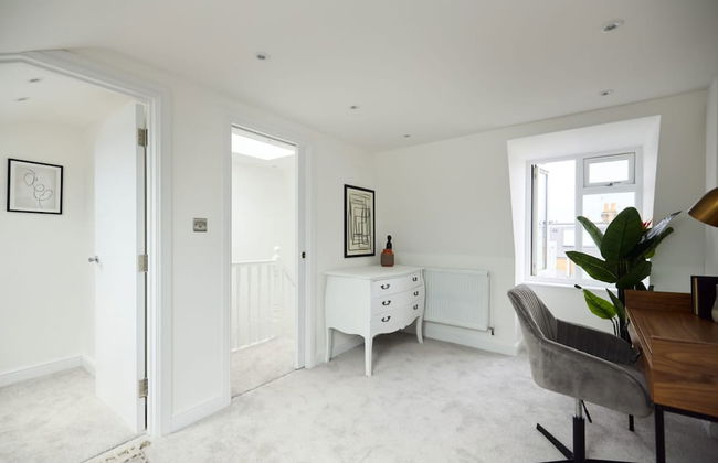 The Shepherd s Bush Wonder - Trendy 4bdr Home With Garden Terrace - Photo 27