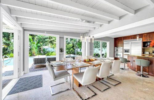 Steps to Beach, Pool, Backyard Oasis, Game Room - Foto 35