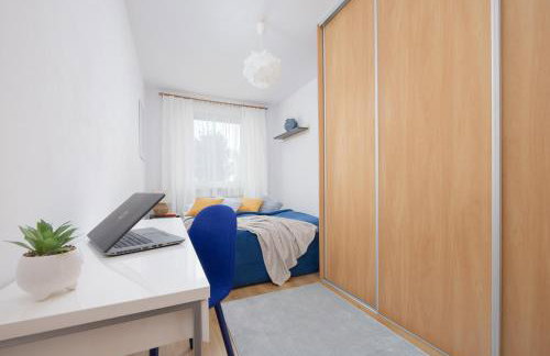 Apartament na Parterze z Parkingiem i Biurkiem do Pracy Zdalnej w Piasecznie by Noclegi Renters - Foto 2