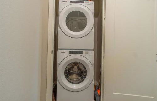 Boulevard Stays Pool Gym Parking 1BR King Suite C - Foto 9