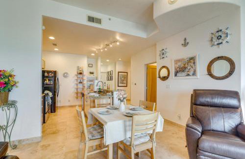 Walk to Galveston Beach Family Condo with Pool - Foto 8