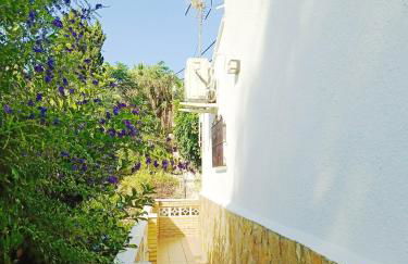 Cozy house next to a cove on the beach - Photo 19