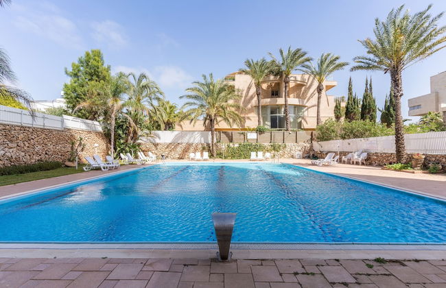 Top Tier Apartment with Swimming Pool - Foto 1