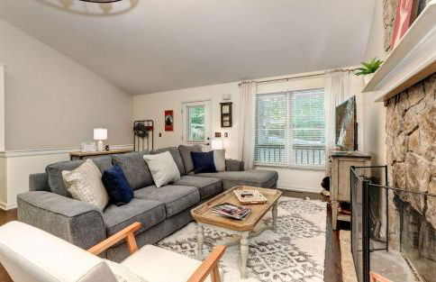 Deer View Retreat - Ramp to Home Wood-Burning Fireplace Netflix Ping Pong - Foto 7