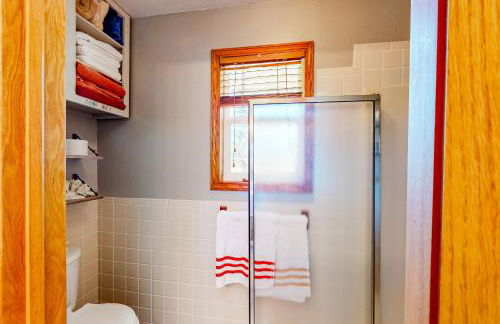 Relax at The Cove Waterfront Getaway - Foto 9