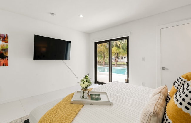 Peaceful 3BD Family House With Pool - Photo 7