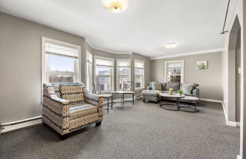 Downtown Beverly Apartment 8 Minutes to Salem and has King Beds - Photo 17