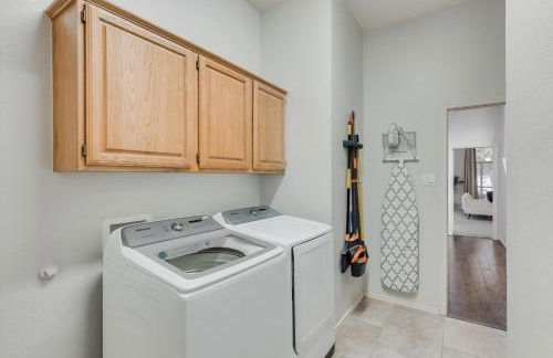 Luxurious Home w Cinema Room & Private Pool - Foto 42