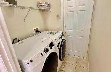 Grand Deluxe Pines 3BR Pool Home near Disney - Foto 28