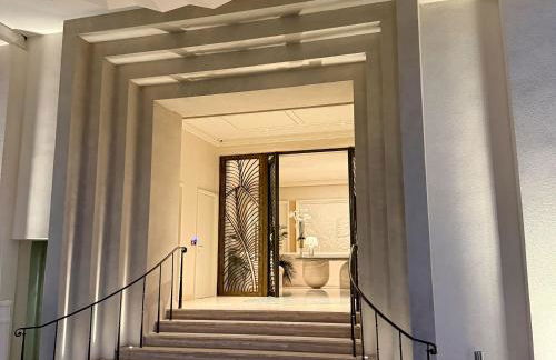 Luxury Family 2BR - Prime Location, Walk to Beach & Shopping, Sunny Balcony - By Totolulu Cannes Hoche - Foto 60