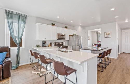 Beautiful Newly Built Home with Central AC - Foto 12