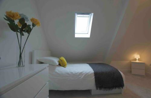 New stylish 4 bed house moments from Clacton beach - Foto 3