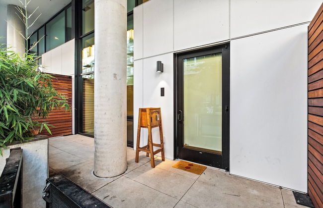 Posh Lofty Pad in Central Redmond - Photo 20