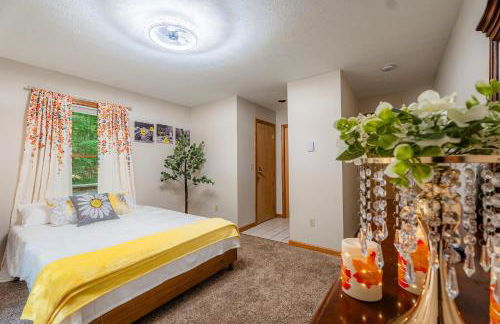 Leaf Peeper's - HUGE deck, pizza oven, Pac-man! - Photo 46