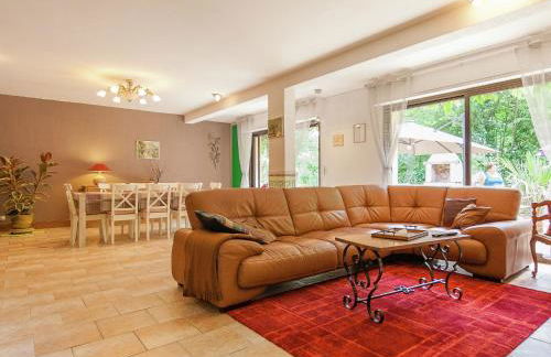 Spacious Farmhouse With Private Heated Pool in a Rustic Garden - Foto 20