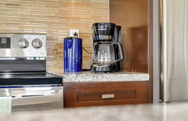 Chic Haven Stylish 3 Bedroom - Photo 11