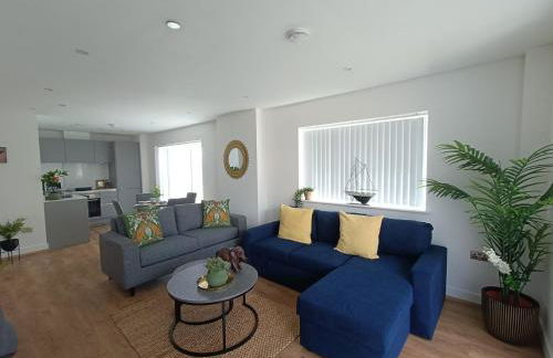 Snuggle Inn - Riverside Apartments - Views Over looking London River Thames, Close to O2 Arena, London Excel, London City Airport, Thames Clipper- River Boat Service, Woolwich Ferry, Onsite parking, TWIN ROOM OPTION available - Foto 6