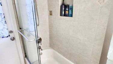 Amazing 5 Bedroom Pool Home - Minimum 28 days Stay Only Great Location! - Foto 2