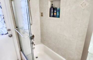 Amazing 5 Bedroom Pool Home - Minimum 28 days Stay Only Great Location! - Foto 2