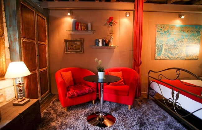 Antique Luxury Groundfloor Suite - Photo 12