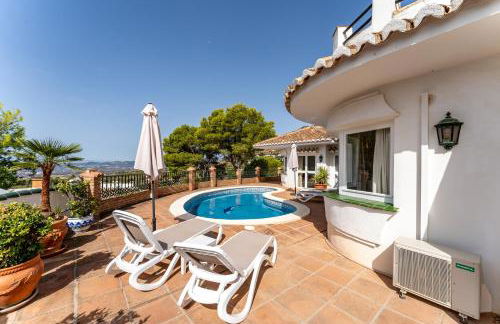 Villa with private swimming pool - Photo 2