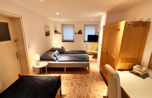 Ferienwohnung Elfriede - WLAN, 2 Bäder, Küche, Freisitz, 2 Parkplätze, im Ortskern - Foto 11